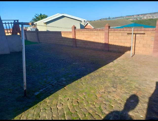 3 BEDROOM HOUSE FOR SALE IN MOSSEL BAY EXT 26